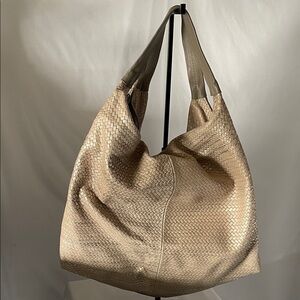 Chic Woven Hobo Bag in Metallic Gold